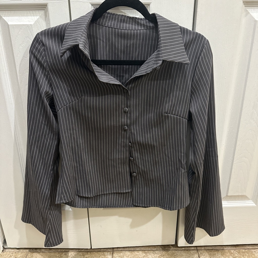NEVER WORN gray pinstripe button up